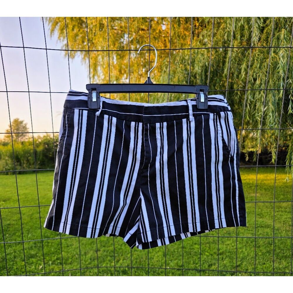 Jones New York Black and White Striped Shorts Size 10
